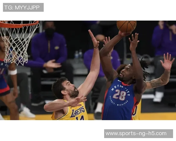 科塔全场拼搏表现出色16投7中贡献14分9板3助并抢下6个前场板